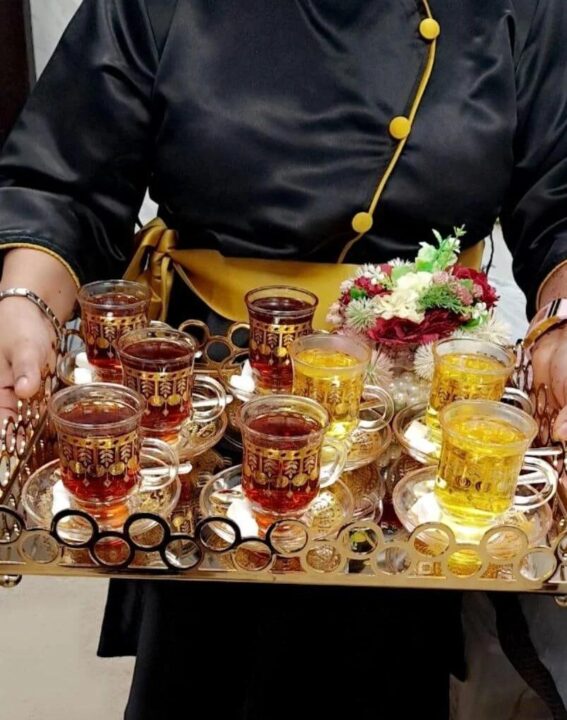 خدمة شاي وقهوة وعصائر